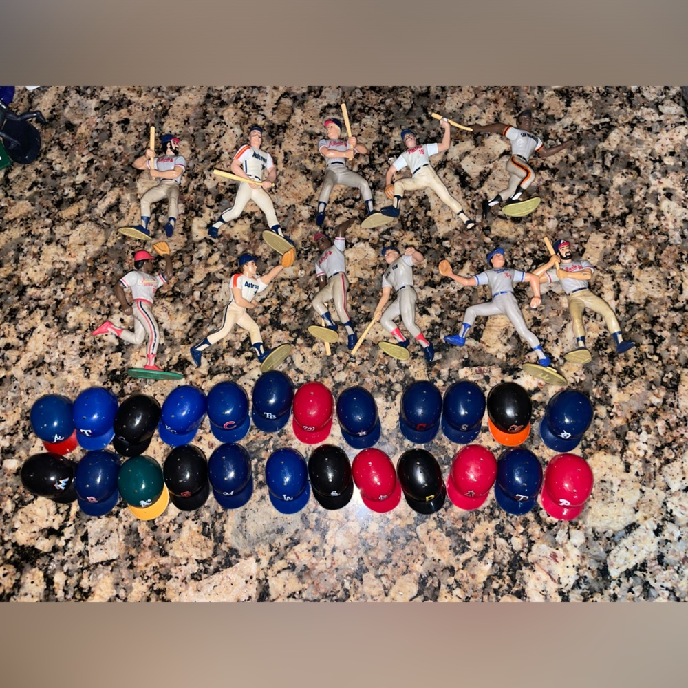 Baseball MLB 1989 collectible lot of players and hats